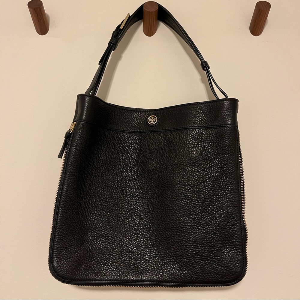 Tory Burch Robinson zip hobo tote bag, almost new!